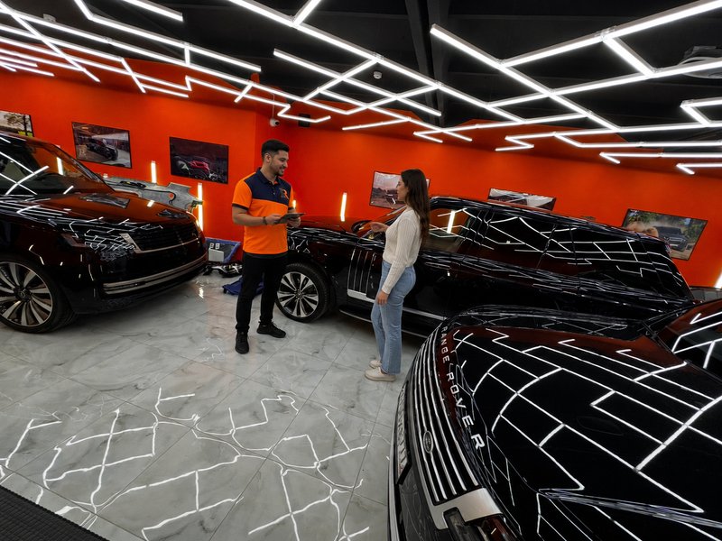 Обсуждение работ с клиентом в студии LR Detail